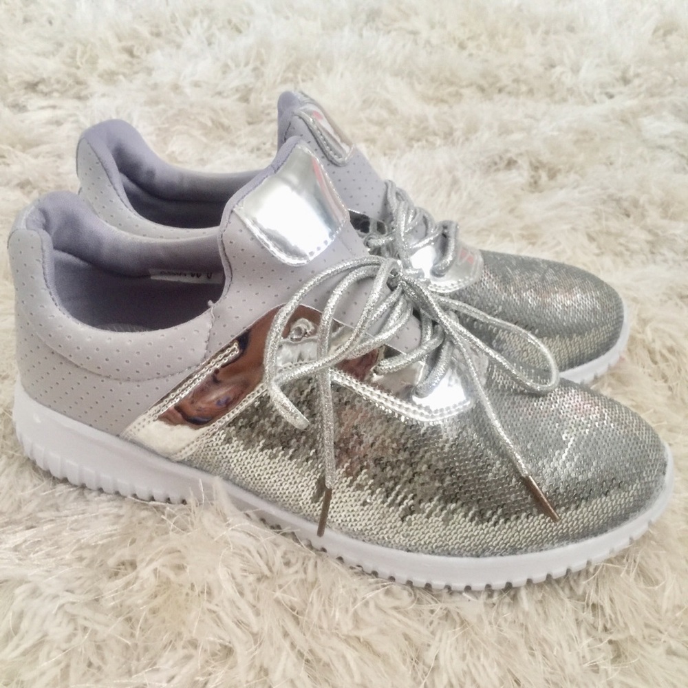 Beautiful silver snickers 👌🏼😍 - Picture 3 of 3